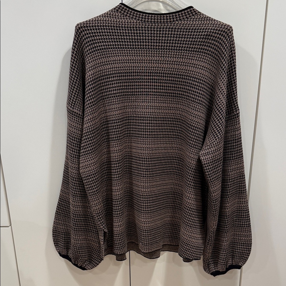 Max Studio Black and Brown Houndstooth Knit Tunic